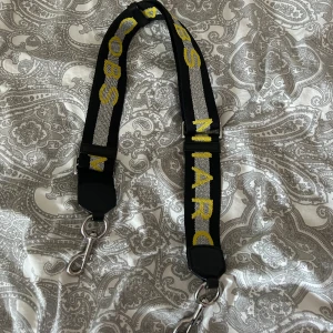 Marc Jacobs - Väskband från Marc Jacobs, knappt använt och i fint skick!💛