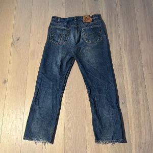 Levi’s 505 made in USA  - Levi’s 505 made in usa säljes i storlek 35x32. Lite heel pinch annars inga hål eller fläckar. Fler bilder kan ordnas och ifall du har frågor är det bara att fråga!