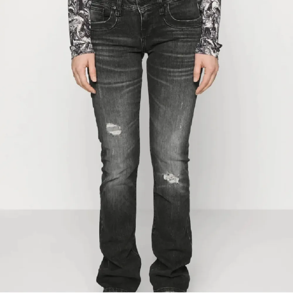 Säljer dessa slutsålda och eftertraktade jeans från ltb valerie i storlek 27/32. Supersnygga, i toppskick💕. Jeans & Byxor.