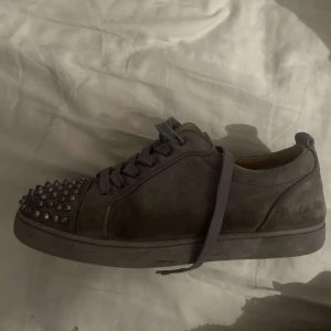Christian Louboutin  - Slitna loubs säljs för bra pris 