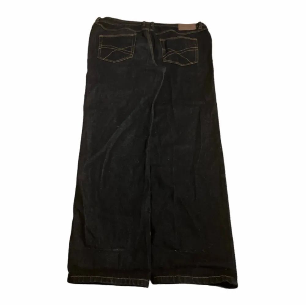 Helt nya baggy byxor säljer då d inte kommer till användning, pros går att diskuteras. Jeans & Byxor.