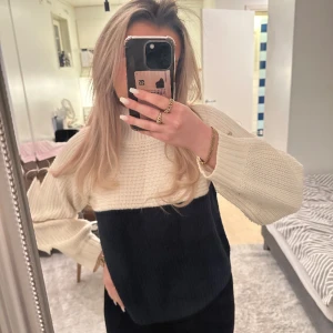 Tröja - Tröja från Monki, säljer då jag inte använder den längre. Storlek XS, men jag har vanligtvis S i tröjor och den sitter superbra på mig. 