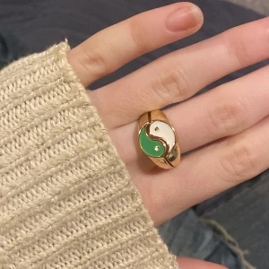Ying och yang ringar - Matchande ringar aldrig använda, inga märken, som nya. Följer med gratis vid köp! Annars 20