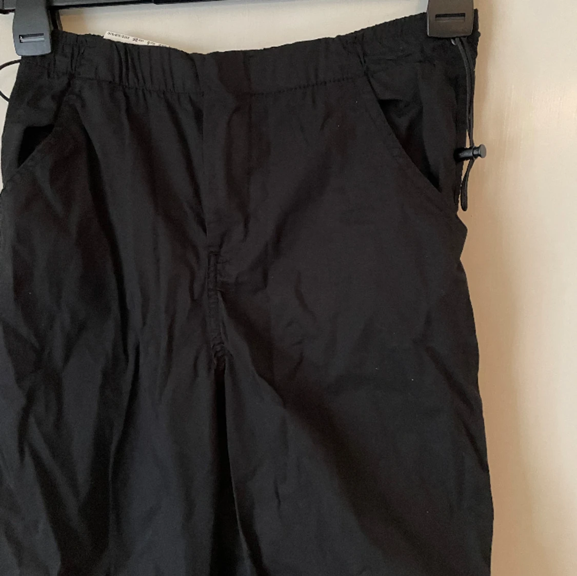 Parachute-byxor från Pull&Bear