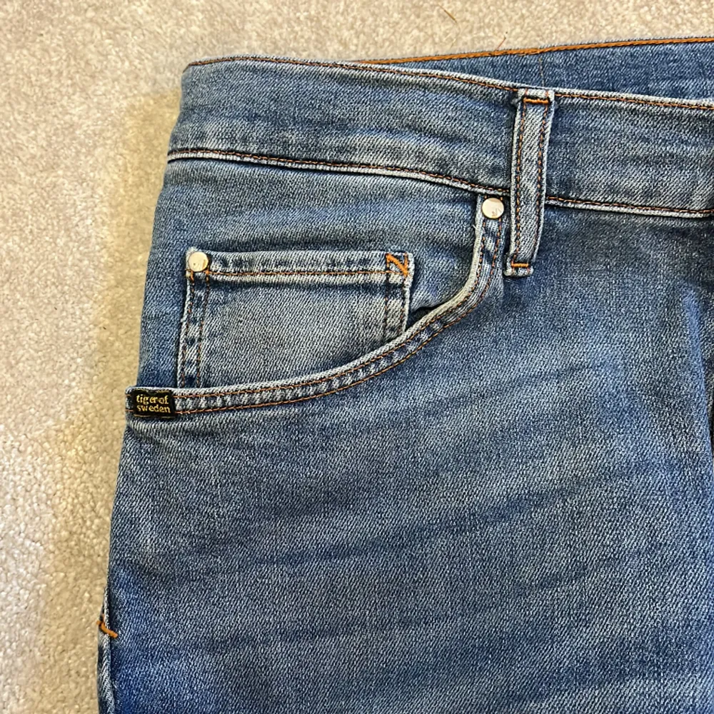 skick 8/10, modell iggy, nypris 1500+, höt av dig vid frågor eller funderingar😁. Jeans & Byxor.