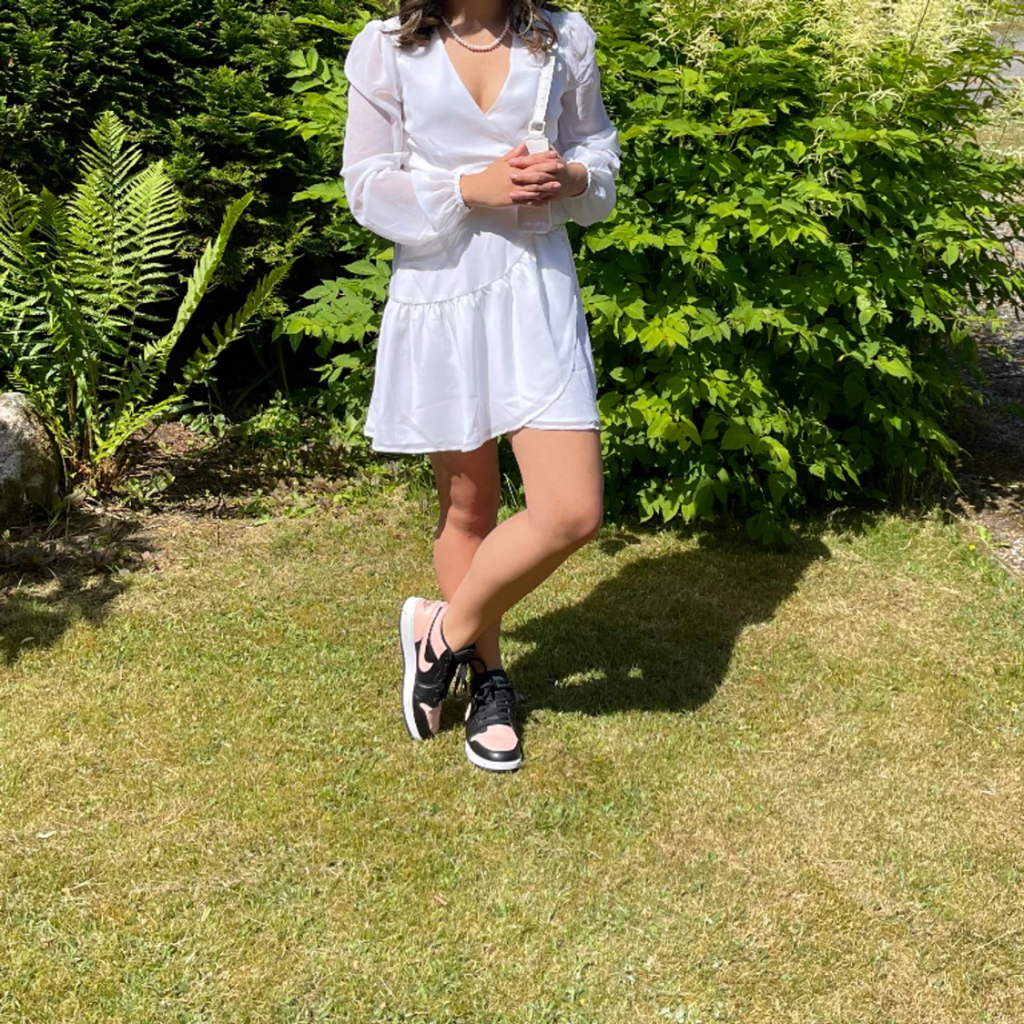 Anika Teller x NA-KD vit klänning