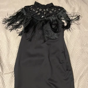 Svart festklänning  - Storlek 36/38 väldigt fin för fest bra kvalite använt 1 gång 