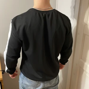 Svart sweatshirt - Använd 1 gång, bra skick