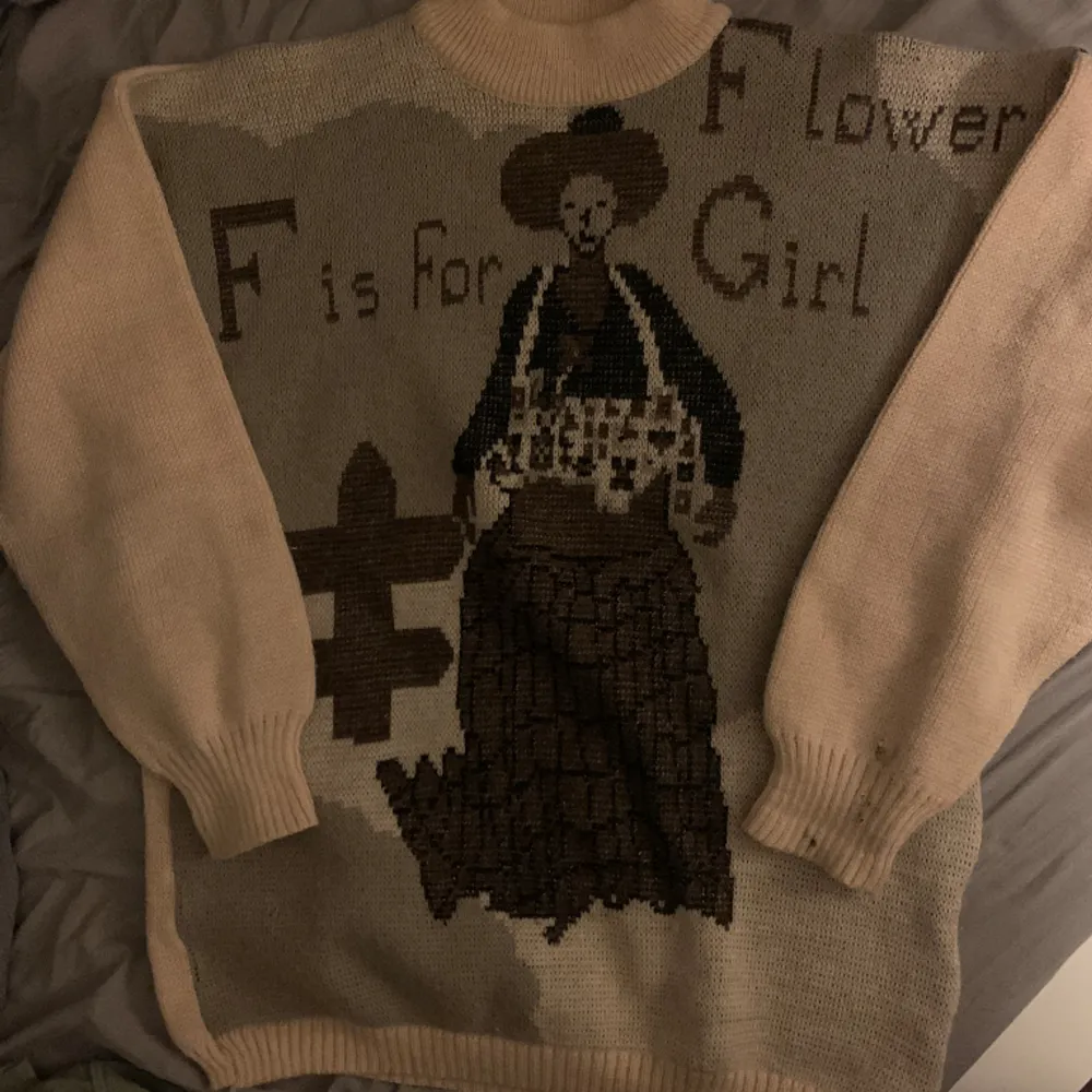 ”F is for flower girl” super unik sweatshirt som är varm och oversized🩷🩷 köparen står för frakten!!🎀. Hoodies.