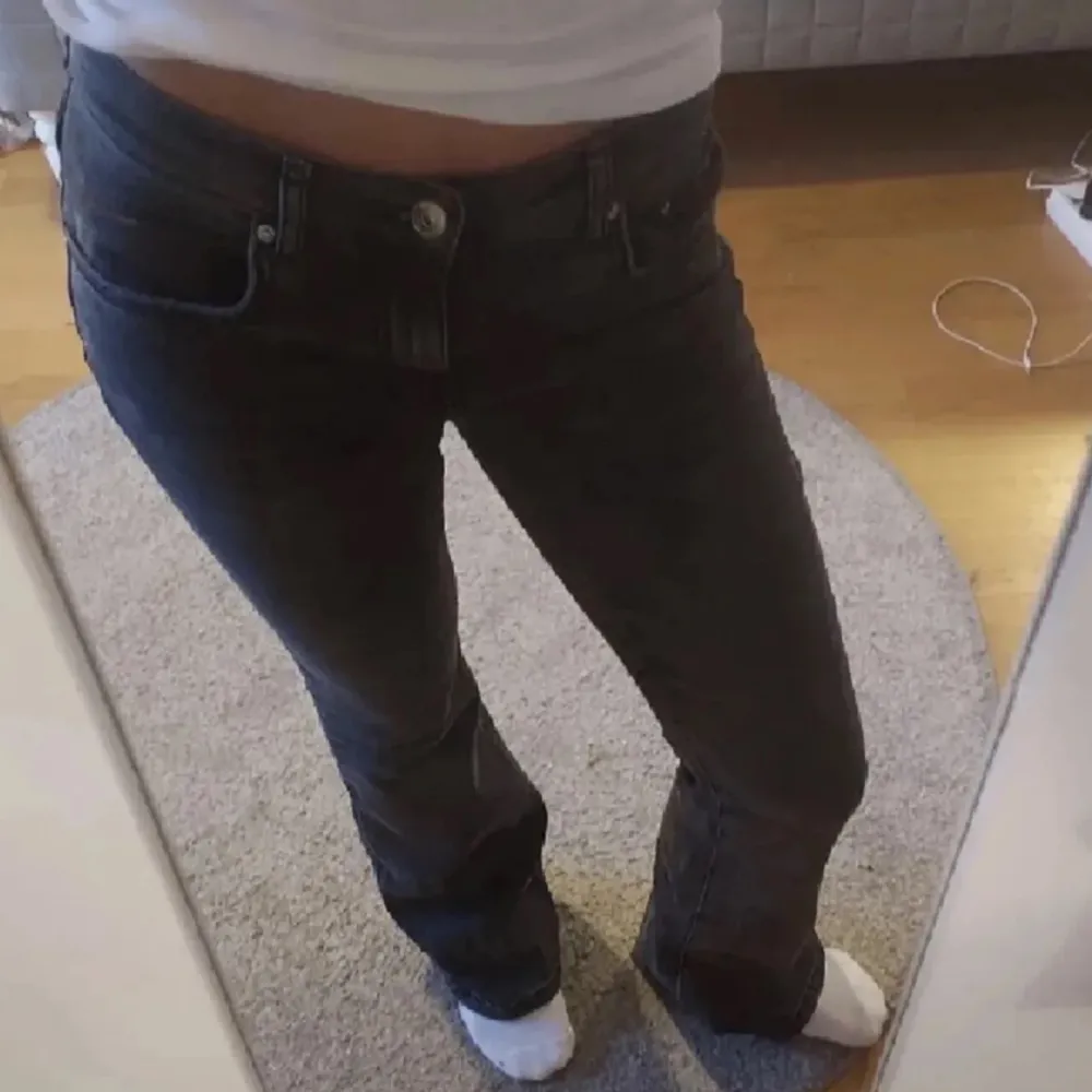 Superfina jeans från Gina som är helt oanvända endast testade! 🩷. Jeans & Byxor.