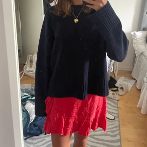 Röd kjol - Röd volangkjol i linne, aldrig använd❤️