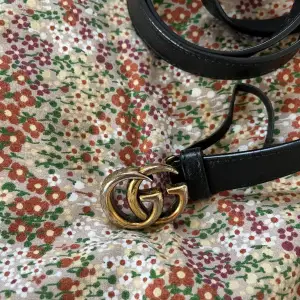 Äkta Gucci Marmont bälte i fint skick. Passar tjej storlek XS/S.