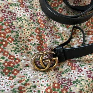 Gucci Marmont bälte - Äkta Gucci Marmont bälte i fint skick. Passar tjej storlek XS/S.