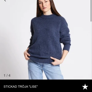 Stickad tröja  - Stickad tröja från lager 157 S-L beroende på hur du vill att den ska sitta