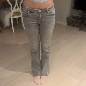 As snygga bootcut jeans från Gina i storleken 146. Knappt använda 