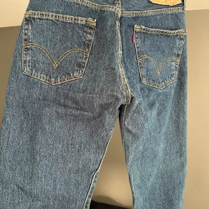 Levis 501 - Mörkblå 501 i fint skick.