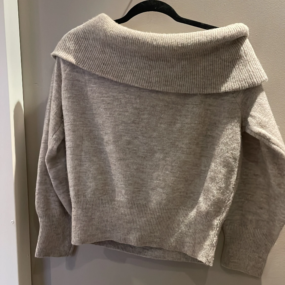 Snygg off shoulders stickad tröja från hm - 91