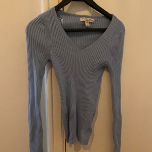 Stickad tröja - Fin stickad tröja men bra passform
