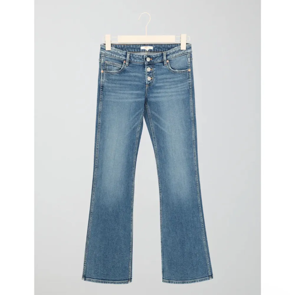 Säljer dessa Gina Young jeansen i storlek 158. De är bara använda fåtal gånger . Jeans & Byxor.