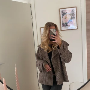 Arket jacka - Varsamt använd, endast några gånger, superfin men jag trivs inte i färgen❤️