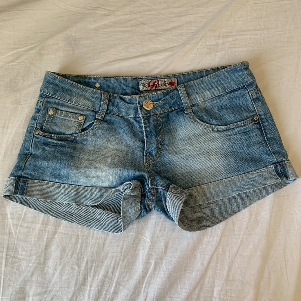 Super snygga och sköna jeans shorts! Storlek S/38💕❤️. Shorts.