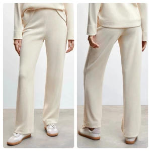 benvit byxor XS Mango mjuka raka creme Helt Nya m tags! - Färg: creme/benvit.  Strl: XS.  Material: 98% Polyester, 2% Elestan. Stilrena byxor från Mango. Sammets-ribbstickat tyg, rak modell, resor i midja/linning, elastiskt & stretchigt tyg samt mjukt & skönt! Helt slutsåld -OBS Helt NYA med TAGS KVAR!!