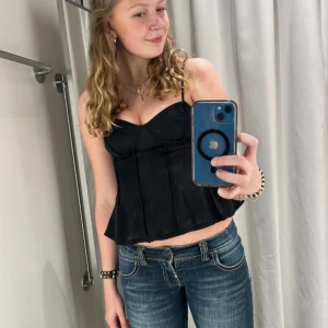 Svart korset top  - Köpte denna super finna svarta korset toppen men har tyvärr inte haft så mycket användning av den❤️❤️