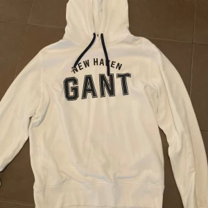 Gant hoodie - Jätte bra skick, knappt använd!