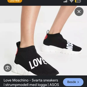 Moschino skor  - Säljer dessa skor då jag inte har nån användning till de storlek 37 inga skador moschino låda kommer med skriv för bilder på skorna och lådan 💓