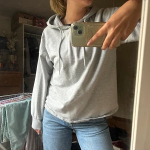 Hoodie - Ingen skada Köp via vinted