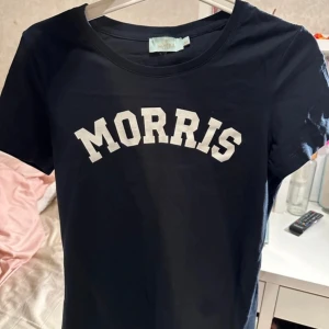 Morris T-shirt - •Ny skick, endast testad en gång •Storlek S •Köpt på Hede i kungsbacka
