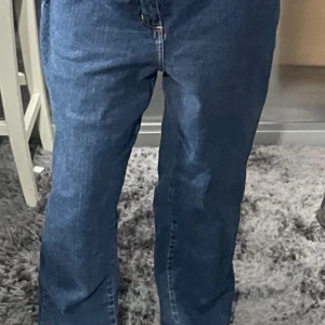 Jeans  - Skick som på bilden vid funderingar tveka inte på att höra av dig💕☺️