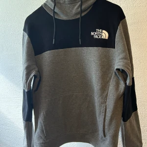 Luv hoodie - Luv hoodie i stl M märke The North Face. Fint skick