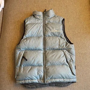 O’Neil väst - säljer min asfeta oneil väst som tyvärr inte kommit så mycket till användning, det är inga skador på den och inte så mycket använd! kom gärna med prisförslag ✊🙏