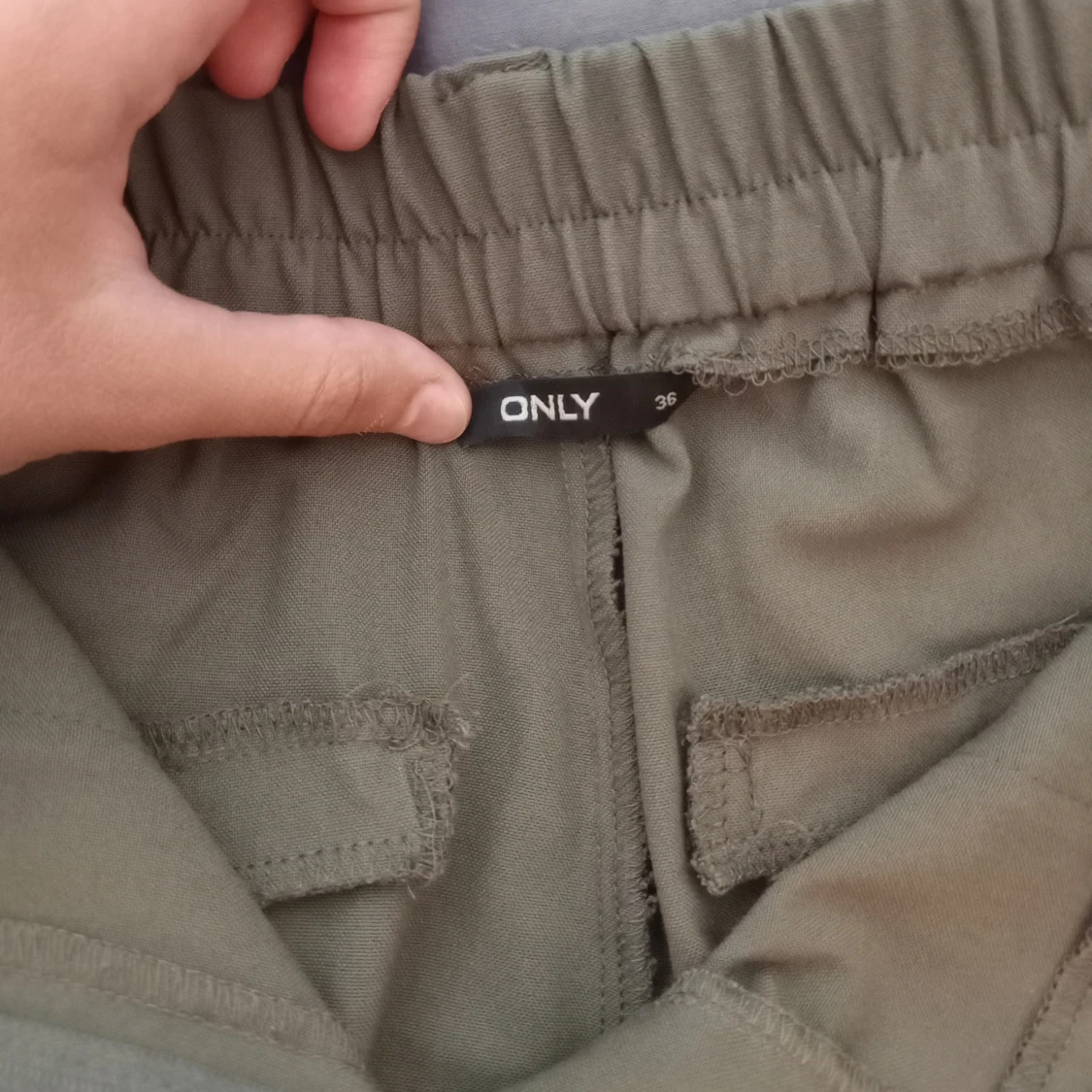 Khakigrön cargobyxa - 93