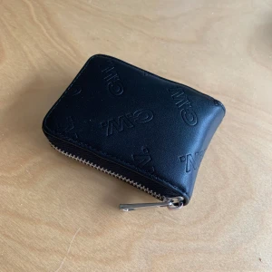 Plånbok Carin Wester - Plånbok med 11 fack från Carin Wester. Måttligt använd och i fint skick, inget att anmärka på. 