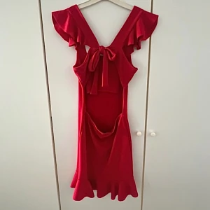 Klänning med öppen rygg  - Söt sommar klänning från asos  Storlek xs/s