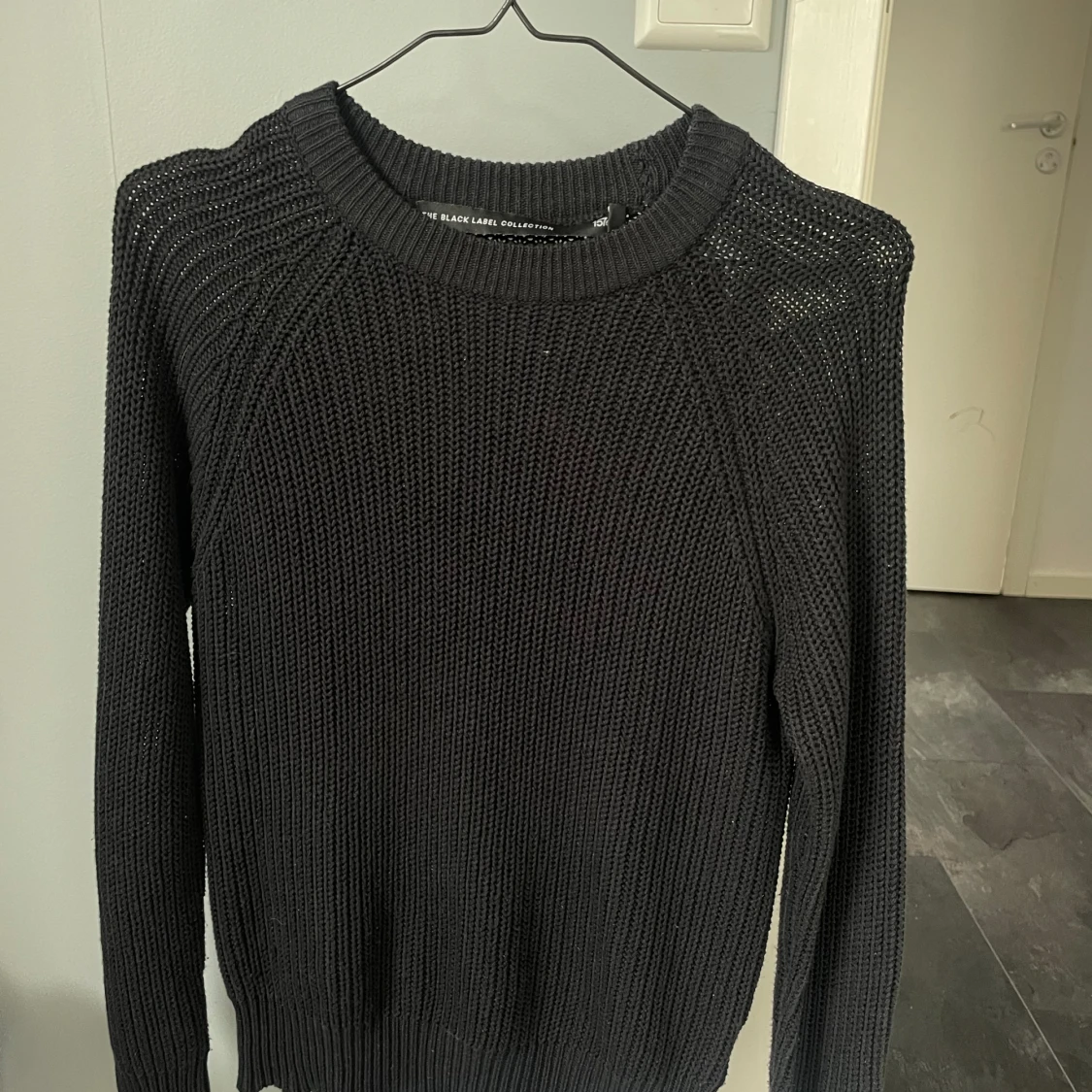 Svart stickad tröja  - 90