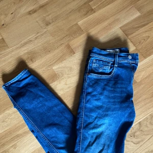 Replay anbass hyperfkex  - Säljer mina replay jeans då de är för små. Använda väldigt lite.