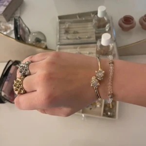 Armaband - Säljer detta armband så fint 🩷