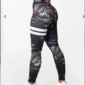 Stronger tights - Super bekväma Stronger Tight’s i gott skick! 🌷 Använd få gånger. Det finns en liten tråd som hänger på framsida!  Inköpspris: 900kr