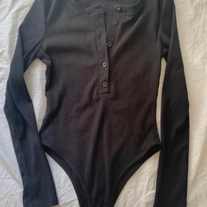 Svart bodysuit  - Ny skick. 