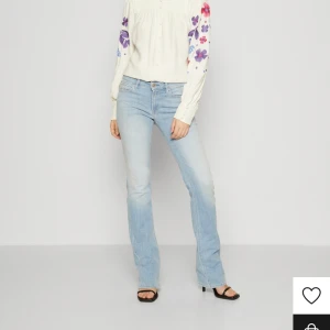 Lee jeans  - Helt nya jeans. Aldig använda. Stolek 25, 32. 