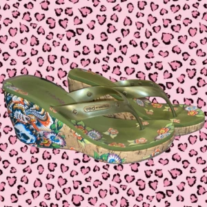 Ecko red/ ecko unltd flipflops med klack - Super fina ecko red flipflops med coola y2k detaljer
