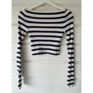 Off the shoulders tröja - Snygg långärmad tröja från Pull&Bear i stretch! I superbra skick💞