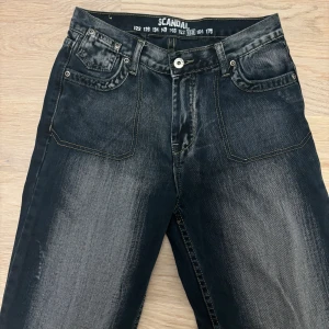 Baggy Jeans - Super snygga baggy jeans, dock är dom i barnstorlek 158 men passar som XXS-S. Fint skick. Skriv om du har frågor 💗