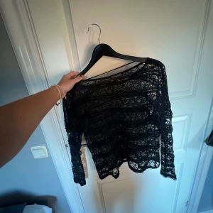 Mesh topp - Säljer denna så snygga stickade långärmade toppen❣️