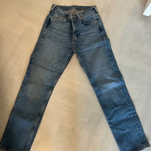 Arket jeans storlek 25 - Arket jeans, knappt använda i fint skick, storlek 25!