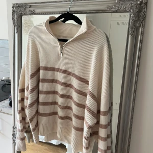 Tröja - Superfin tröja som är i jättefint skick då den inte kommit till användning. Mango, Stl L🩷