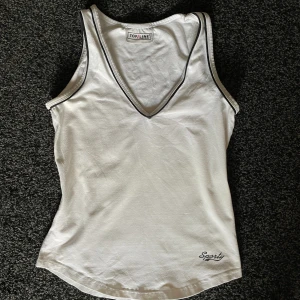 sport top  - en jättefin 90s sportlinne som man kan använda till gymmet men även att ha på sig casual från märket top line sportwear